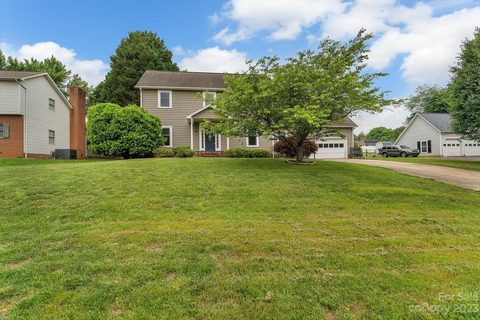 2919 8th Street Court sold home in Windsor Forest, Hickory, NC