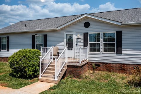 2192 Quarter Crest Drive sold home in Sterling Ridge, Newton, NC