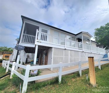 109 Maple Drive 121