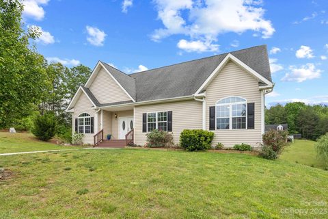 405 Macbeth Street sold home in Brigadoon Estates, Weaverville, NC