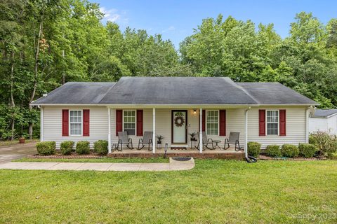 1315 Creekview Drive sold home in Laurel Woods, Gastonia, NC