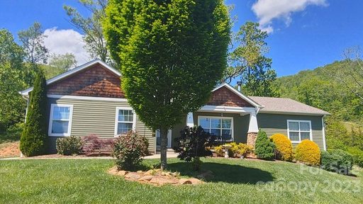 15 Vista Cove Court sold home in Mountain Vista at Luther Cove, Candler, NC
