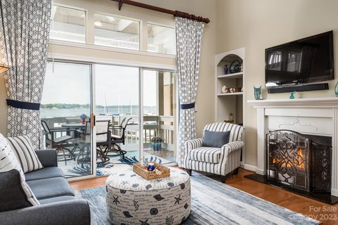 18015 Kings Point Drive sold home in Baybridge, Cornelius, NC
