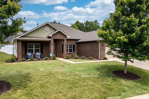 101 Taylors Creek Street