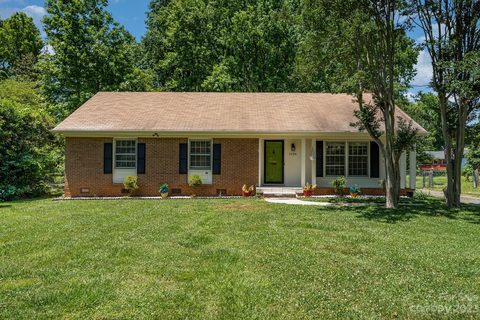 1524 Cedarwood Lane