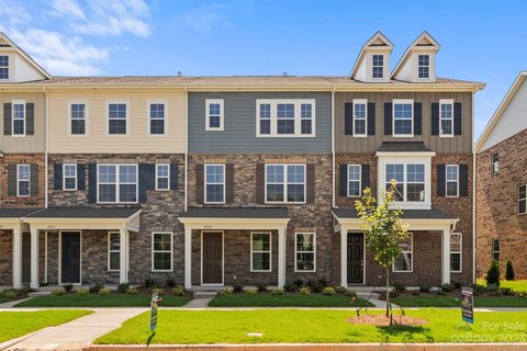 10130 Hemingway Place 47 sold townhome in Gatsby, Mint Hill, NC