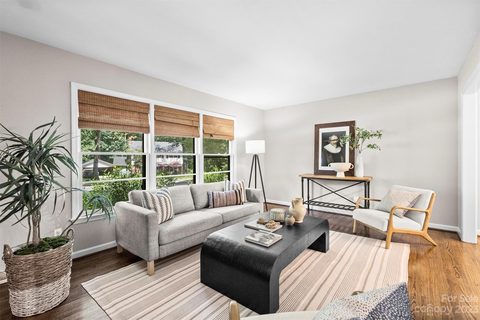 4423 Carriage Drive Circle