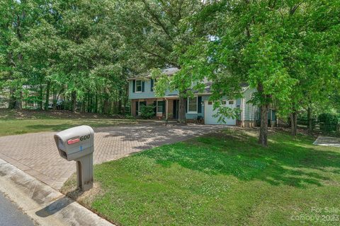 600 Vista Grande Circle sold home in Walden on Carmel, Charlotte, NC