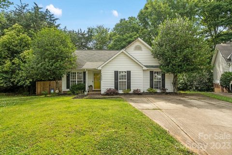 7900 Maple Valley Place sold home in Starmount Forest, Charlotte, NC