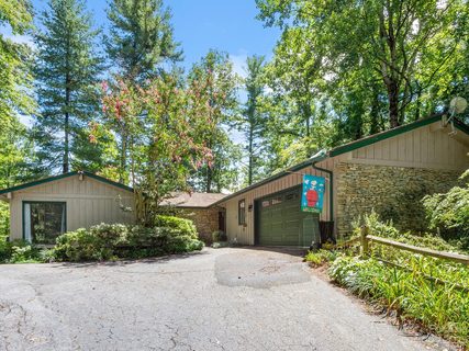 319 Mockingbird Drive sold home in Statonwoods, Hendersonville, NC