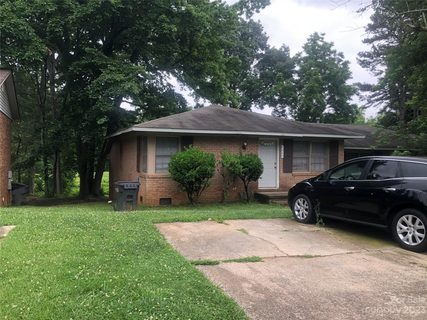 4923 Highlake Drive sold multi-family property in Lake Plaza, Charlotte, NC