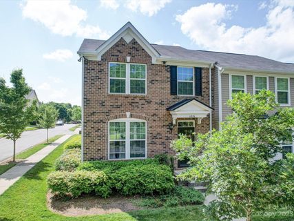 6886 Colonial Garden Drive