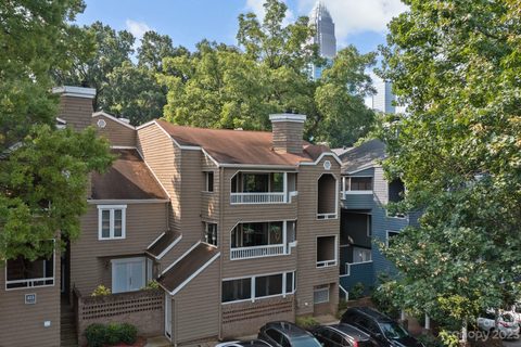 413 W 8th Street 18/M sold home in Springfield Square, Charlotte, NC