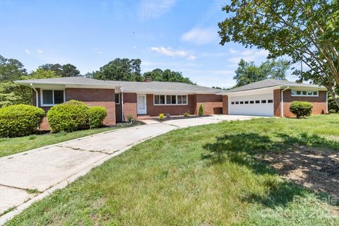 1131 Crestview Avenue sold home in Cedar Crest, Salisbury, NC