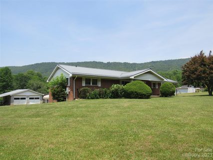 95 Hunters Ridge Drive sold home in HUNTERS RIDGE, Mills River, NC