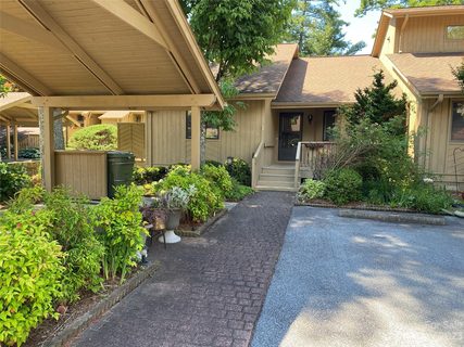 305 N Scarlet Oak Lane