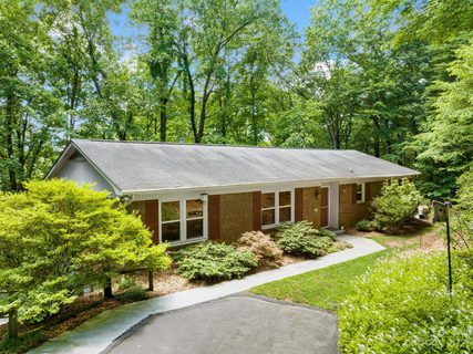 262 Foxhunt Lane sold home in Long John Mt Estates, Hendersonville, NC