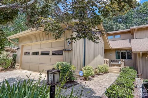 205 Red Oak Drive
