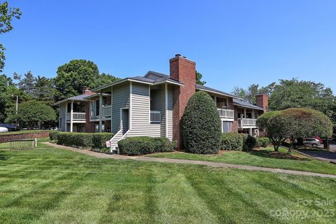 8005 Greenside Court