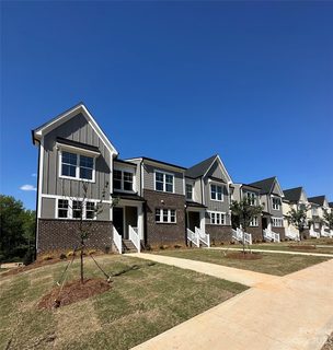 114 Glencoe Lane 101 sold townhome in CARRIAGE CLUB TOWNHOMES, Mooresville, NC