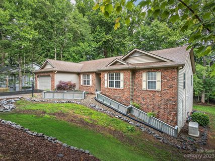 6 Bay Hill Court