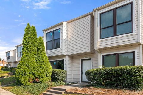 11035 Carmel Crossing Road sold townhome in Carmel Crossing, Charlotte, NC