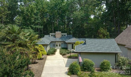 1 Hamilton Woods Court