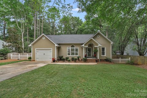 2801 Cedar Chase Drive sold home in Windsor Chase, Matthews, NC