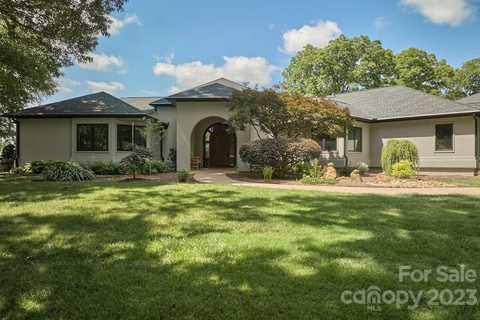290 Stable Gate Drive sold home in Motlow Creek Equestrian Farms, Campobello, SC