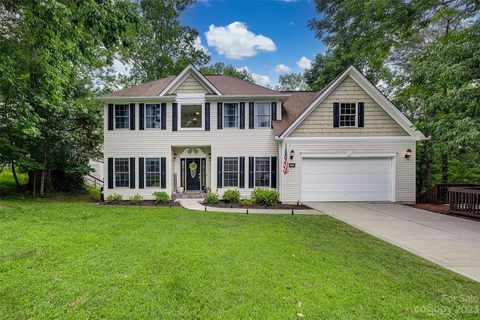 12102 Baywoods Drive sold home in Heron Harbor, Tega Cay, SC