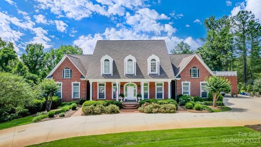907 Maple Hill Lane