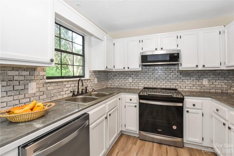 2901 Overlook Trail sold home in Stoneridge, Charlotte, NC
