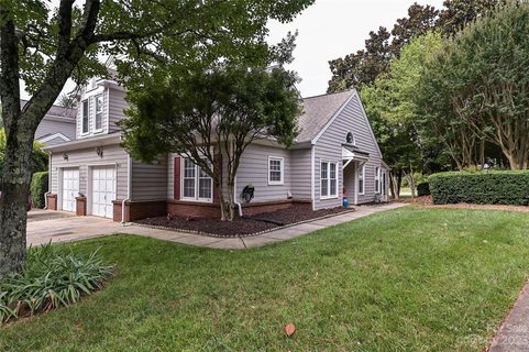 8621 Fox Chase Lane sold townhome in Woodcroft, Charlotte, NC
