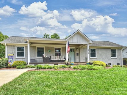 1715 Paddock Circle