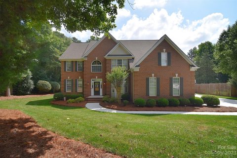 6400 Hollow Oak Drive sold home in Farmwood East, Mint Hill, NC