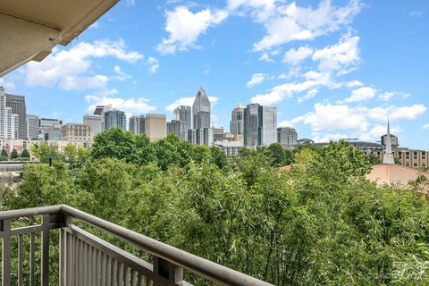 718 W Trade Street 513