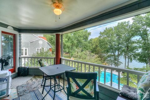 324 Northwest Drive
