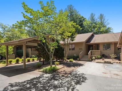 302 N Scarlet Oak Lane