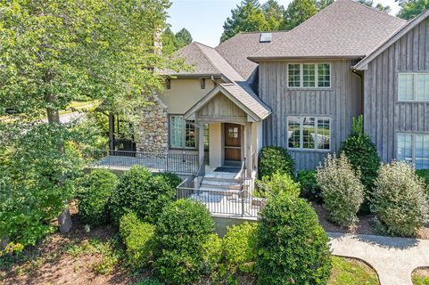 10 Hollyberry Lane