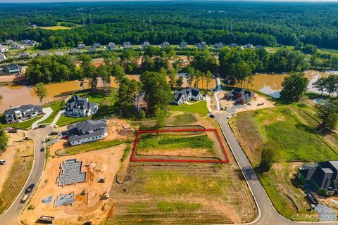 407 Crepe Myrtle Lane