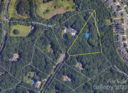 3284 Farmcrest Court sold lot in Caroland Acres, Fort Mill, SC