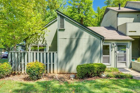5216 Farm Pond Lane