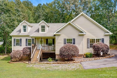 3816 Rolling View Lane sold home in Anderson Woods, Maiden, NC