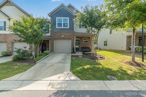 5017 Mockernut Lane
