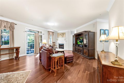 8937 Rosalyn Glen Road