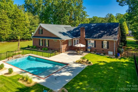 2335 One Iron Drive sold home in Springlake Estates, York, SC