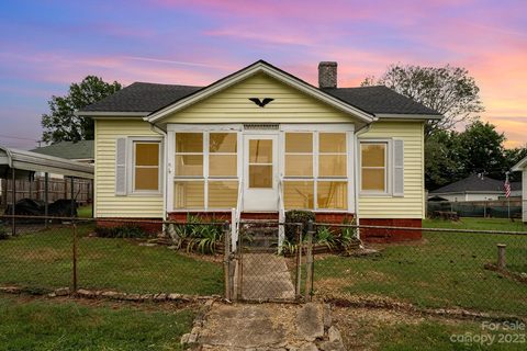 101 Loya Street sold home in Madora, Mount Holly, NC