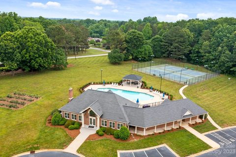 00 Chalfont Court
