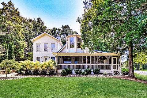 137 Lakeland Circle