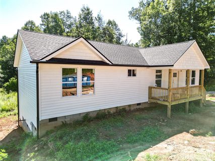 177 S Vineyard Village Drive sold home in Old Vineyard Village, Old Fort, NC